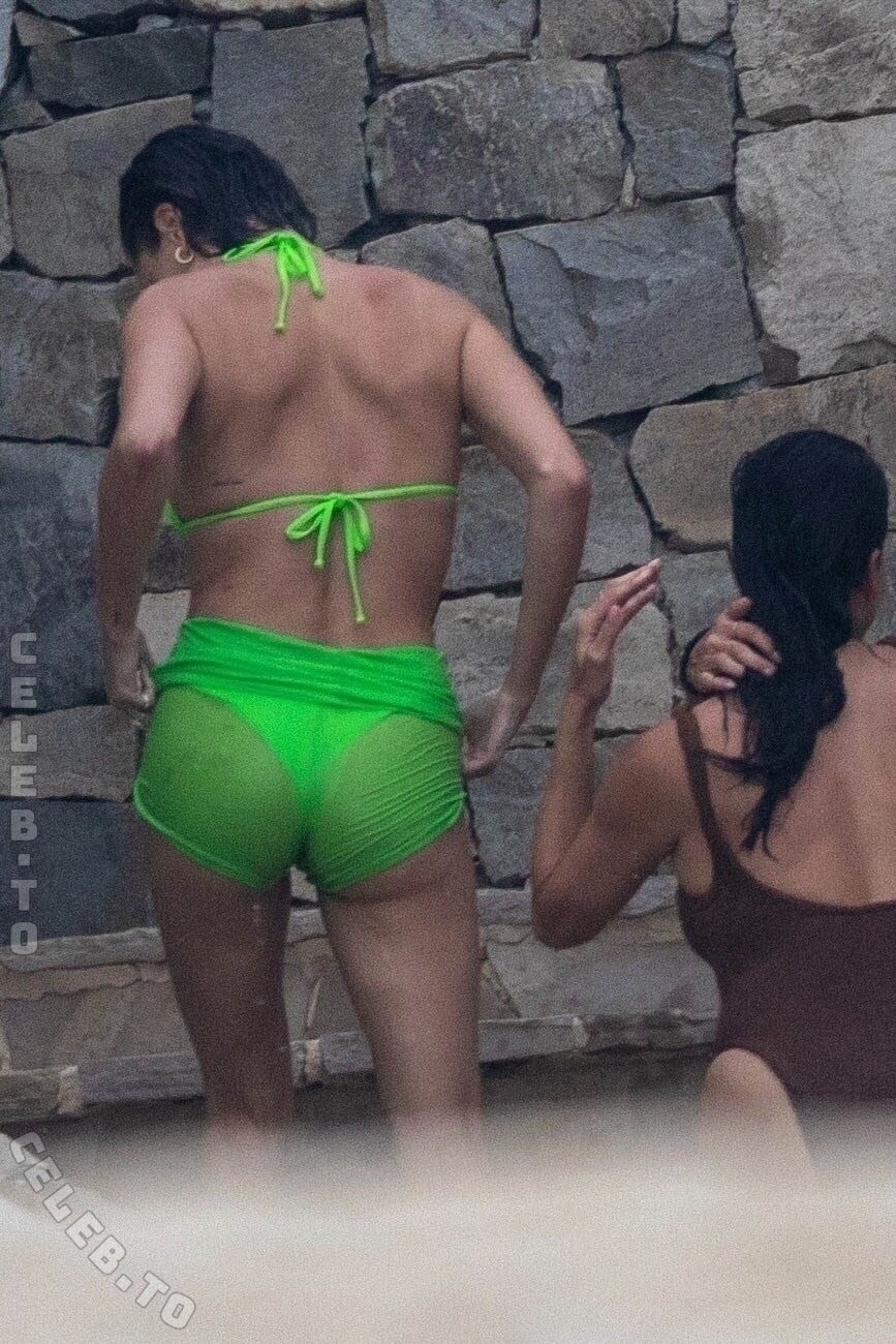 Hailey Bieber nude photo 14