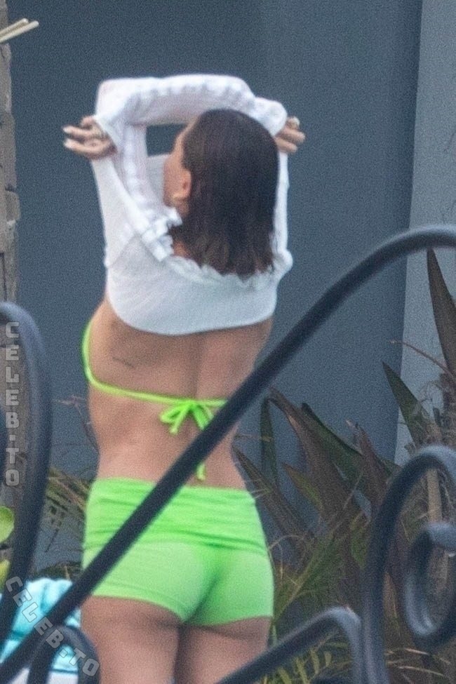 Hailey Bieber nude photo 19