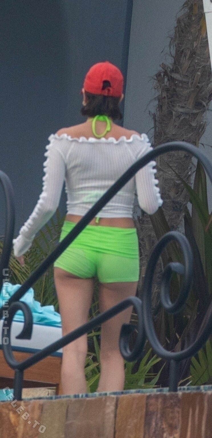 Hailey Bieber nude photo 20