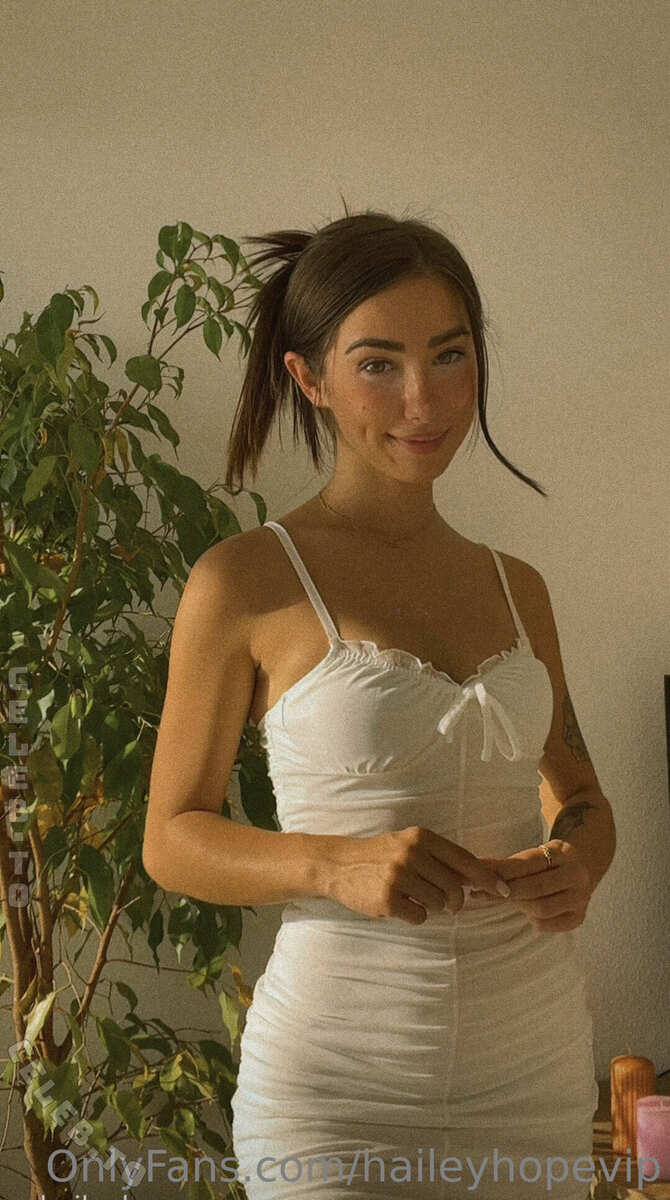 Hailey HopeX nude photo 2