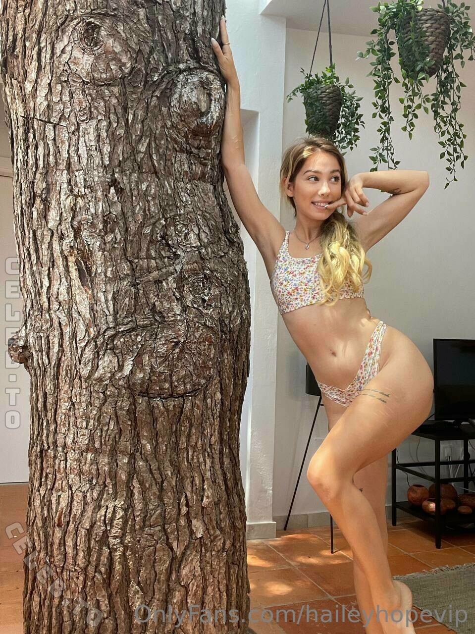 Hailey HopeX nude photo 4