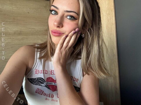 Hailey Jones nude photo 2