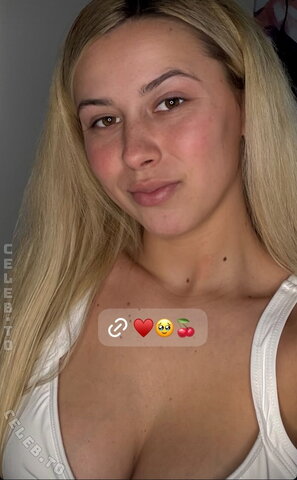 Haliey Welch nude photo 24