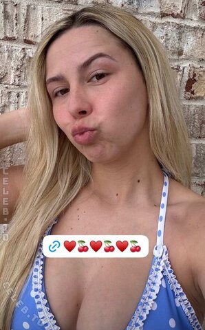 Haliey Welch nude photo 6