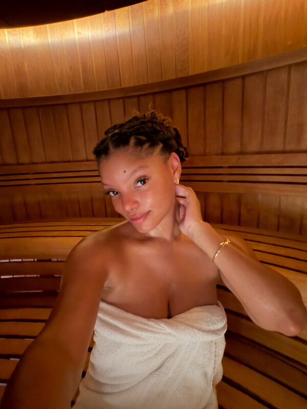 Halle Bailey nude photo 1