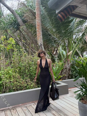 Halle Berry nude photo 1