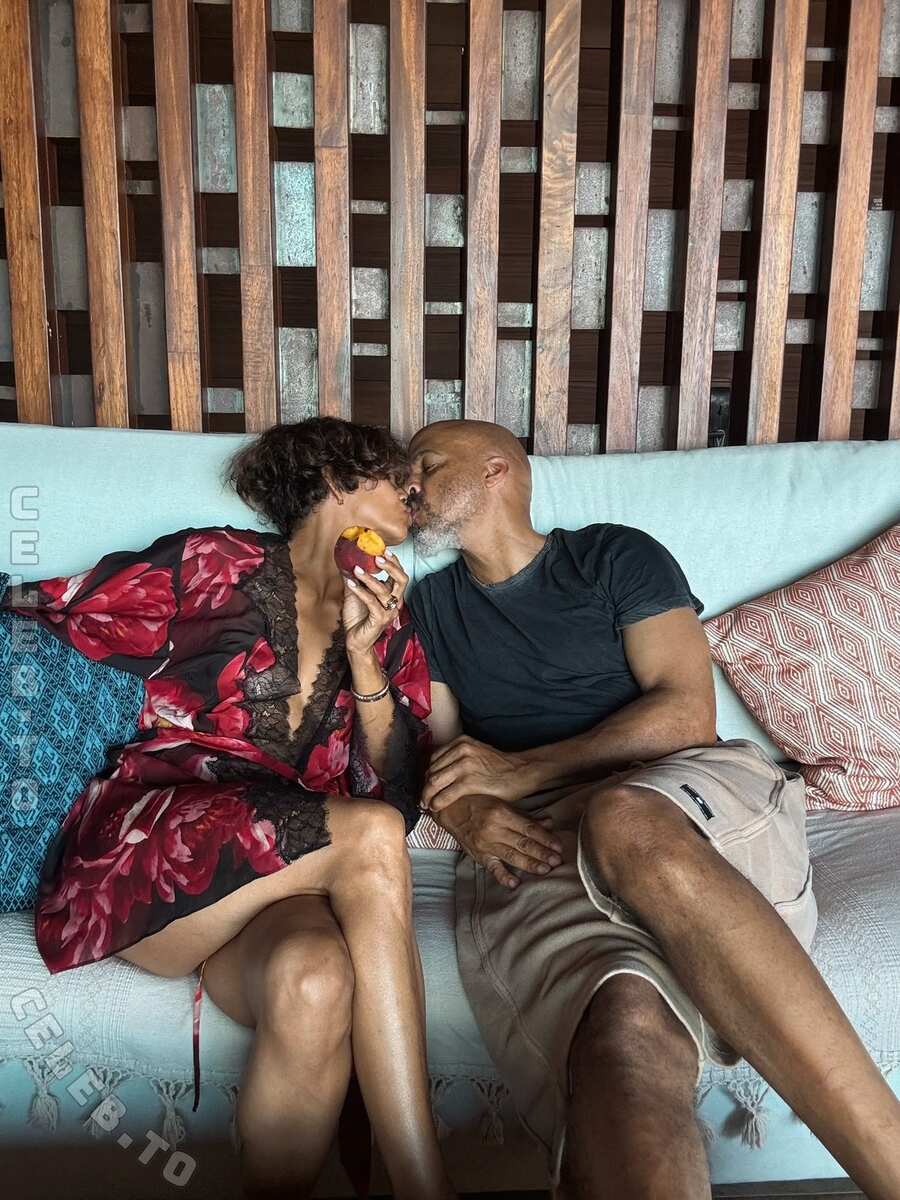 Halle Berry nude photo 2