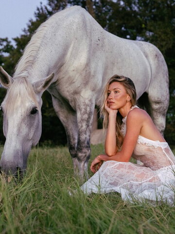 Halle Cooley nude photo 4