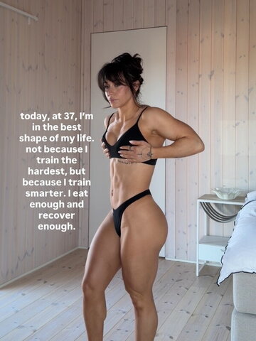 Hanna Öberg nude photo 15