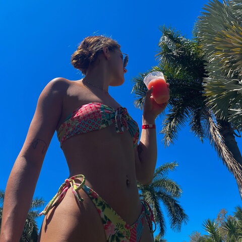 Hanna Laverdiere nude photo 5