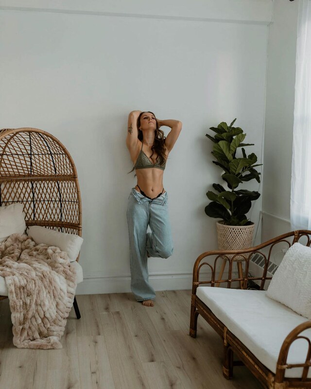 Hanna Laverdiere nude photo 1