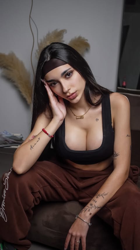 Hanna Mohamed nude photo 2