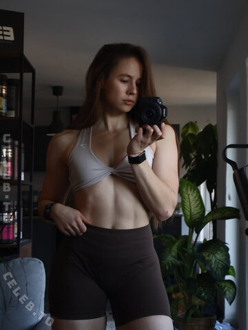 Hanna Sophie nude photo 9