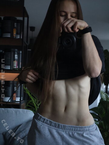 Hanna Sophie nude photo 8