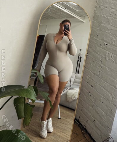Hanna Wilperath nude photo 25