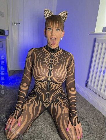 Hannah Brooks nude photo 15