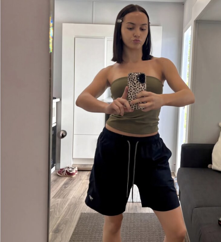Hannah Cheramy nude photo 2