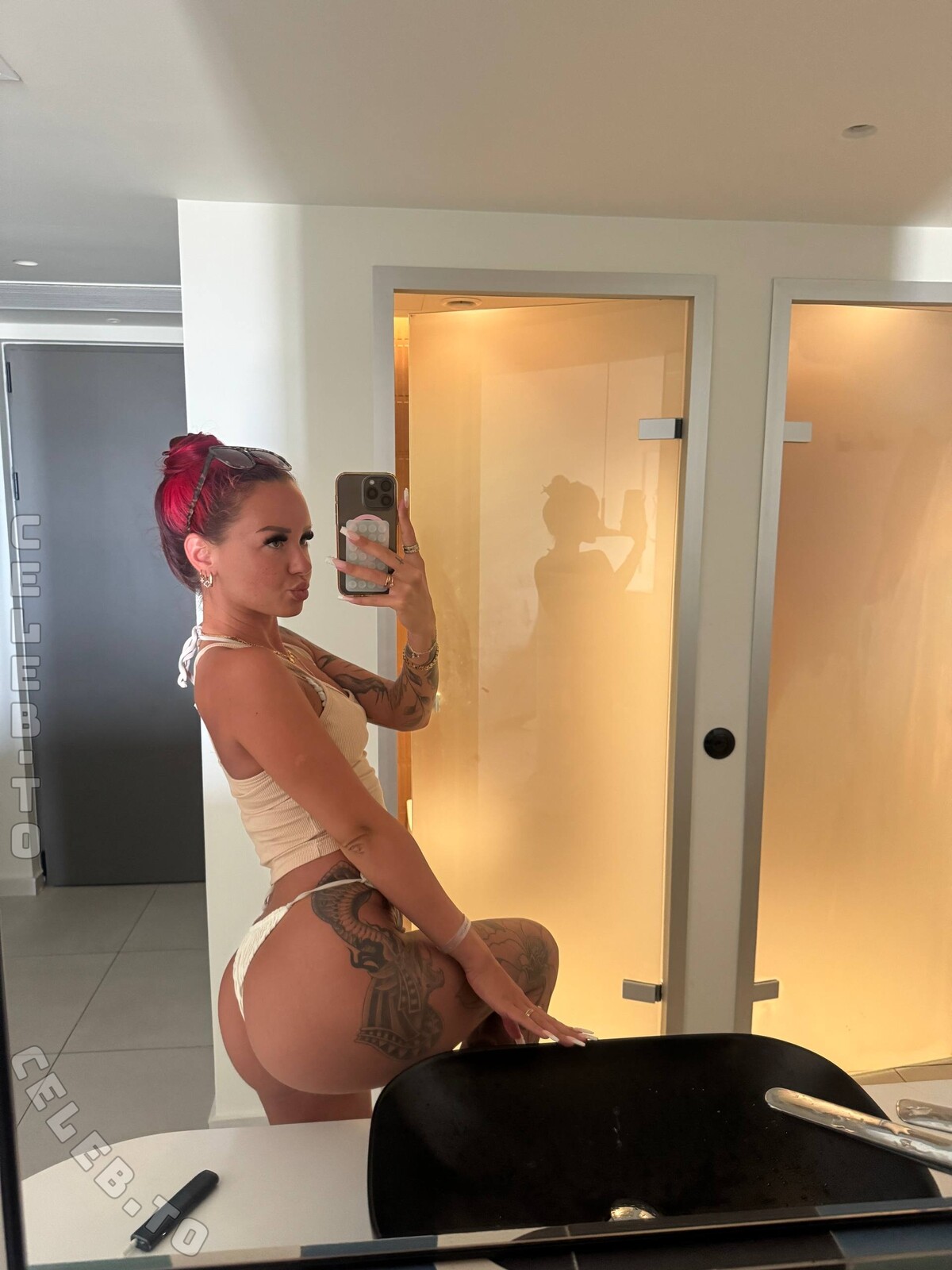 Hannah-Feuer nude photo 4