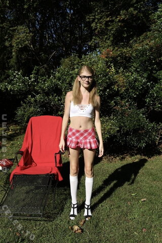 Hannah Hays nude photo 4