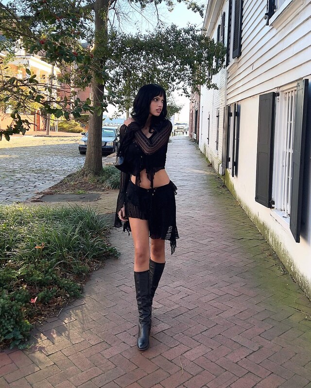 Hannah Isabel Corallo nude photo 1