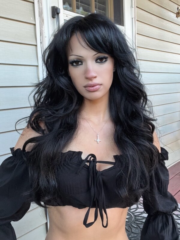 Hannah Isabel Corallo nude photo 4