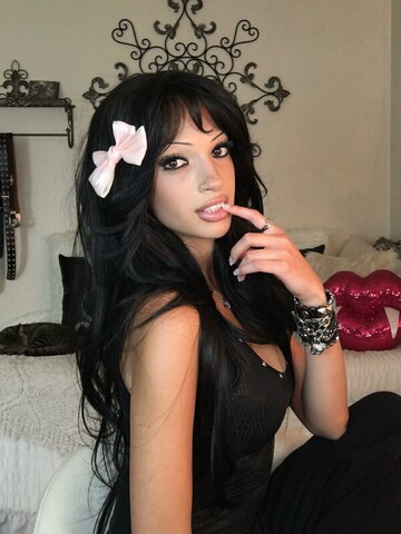 Hannah Isabel Corallo nude photo 2
