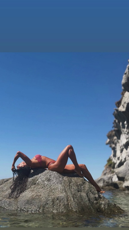 Hannah John-Kamen nude photo 2