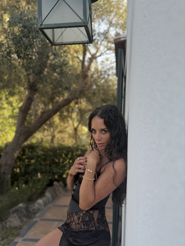 Hannah John-Kamen nude photo 1