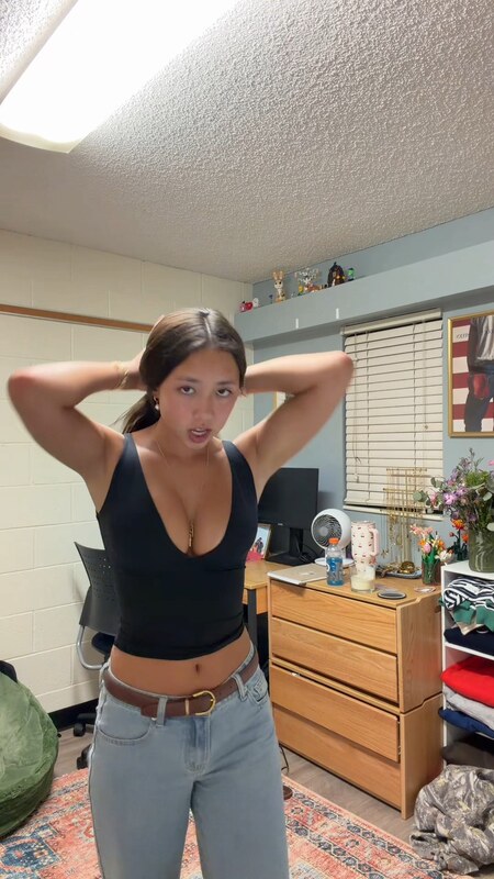 Hannah Lee nude photo 3