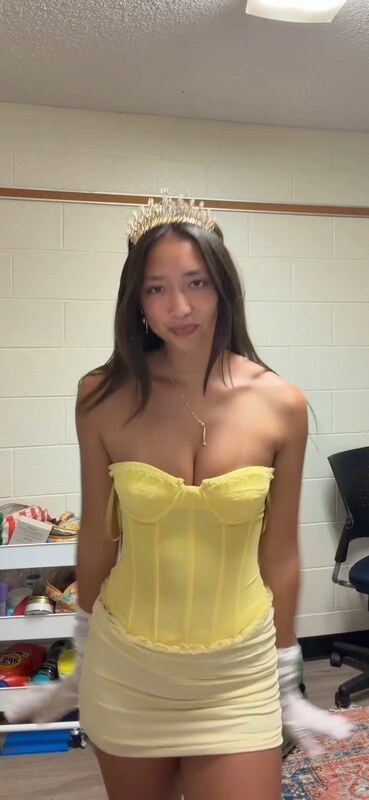 Hannah Lee nude photo 4