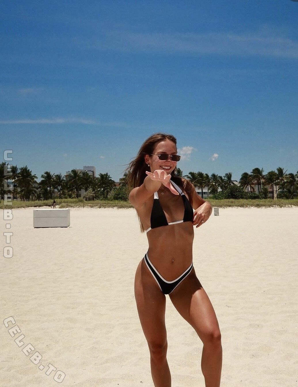 Hannah Pearson nude photo 5