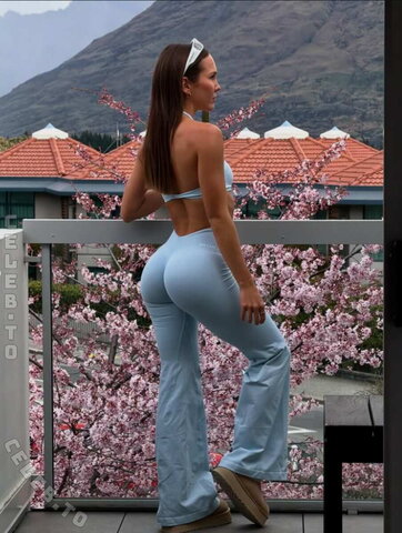 Hannah Pearson Hot (2 photos)