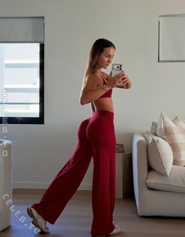 Hannah Pearson nude photo 3