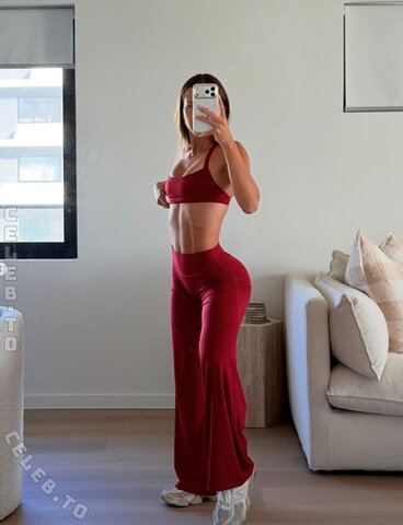 Hannah Pearson nude photo 2