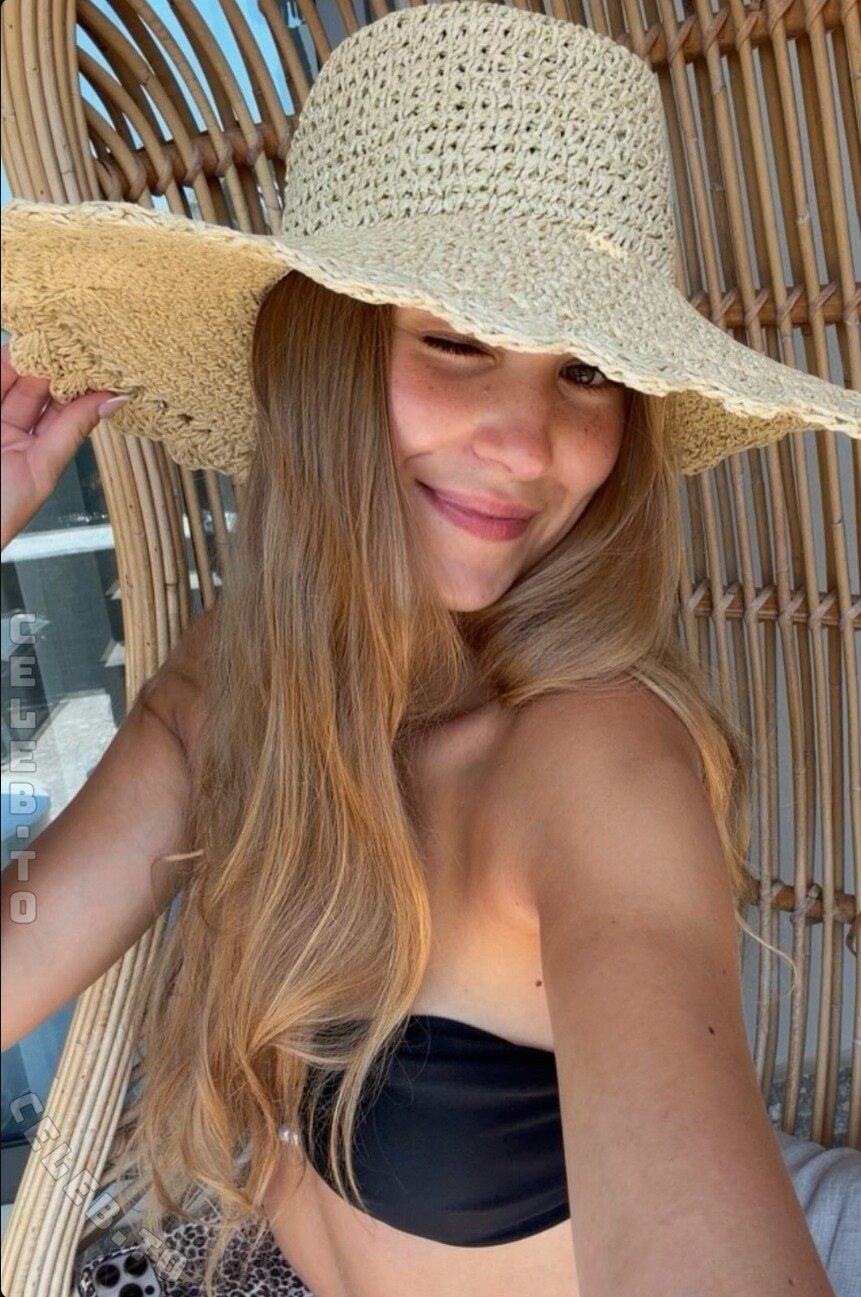 Hannah Türk nude photo 3