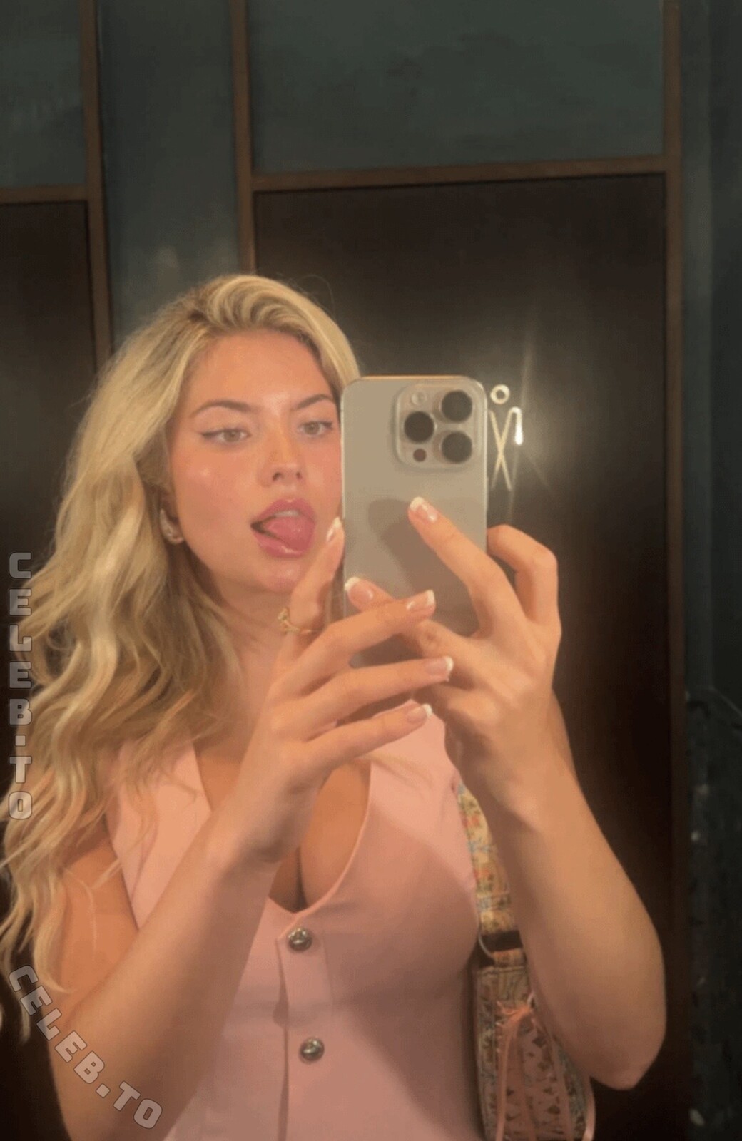 Hannah White nude photo 11