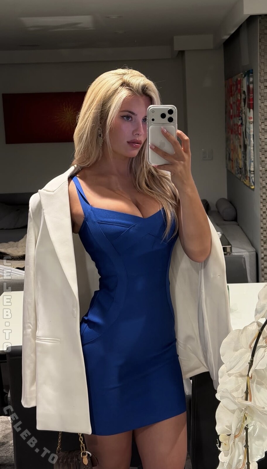 Hannah White nude photo 4