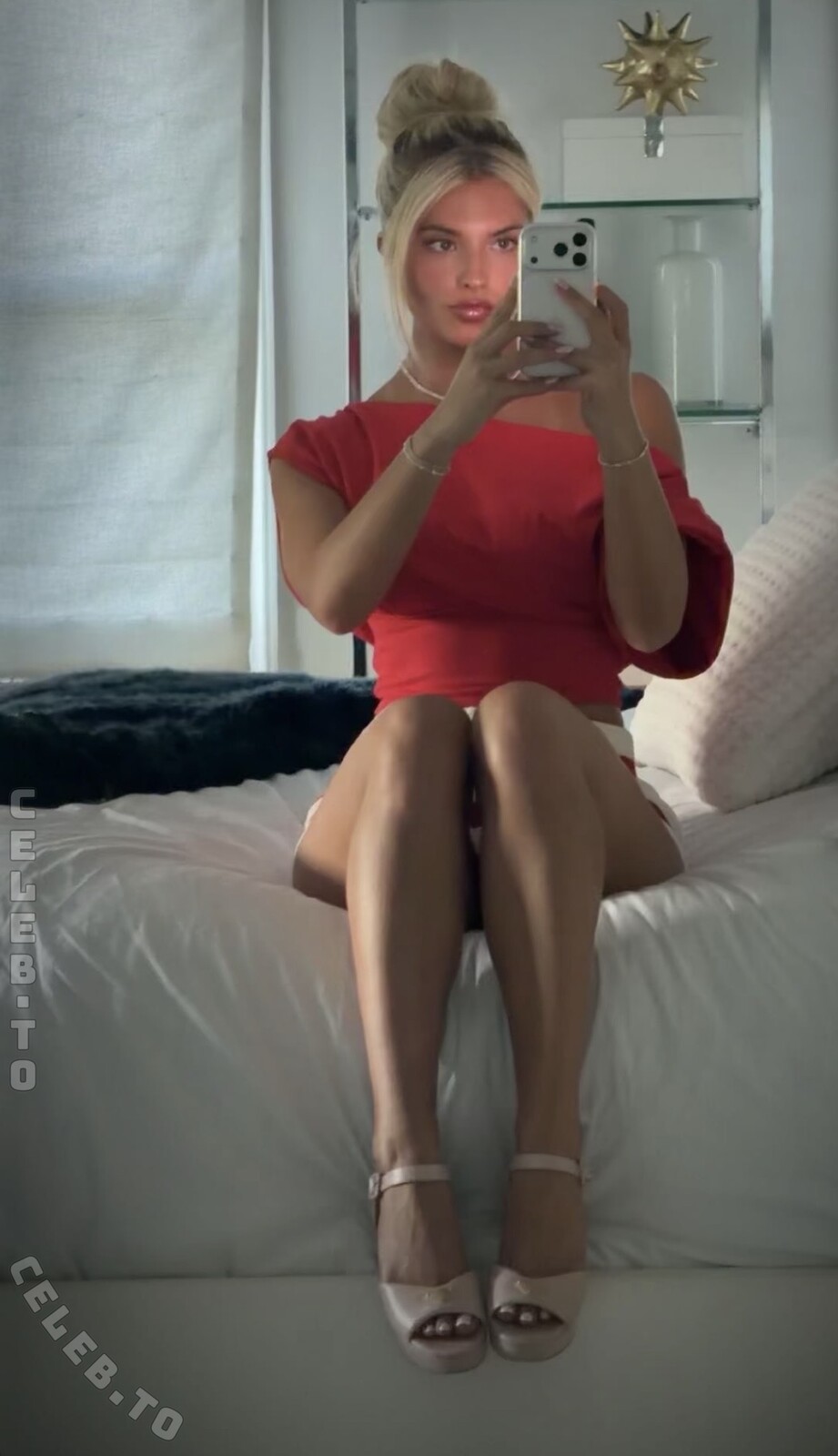 Hannah White nude photo 7