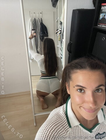 Hannah1811 nude photo 16