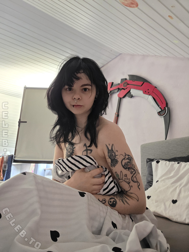 Hannahkeinplan nude photo 1