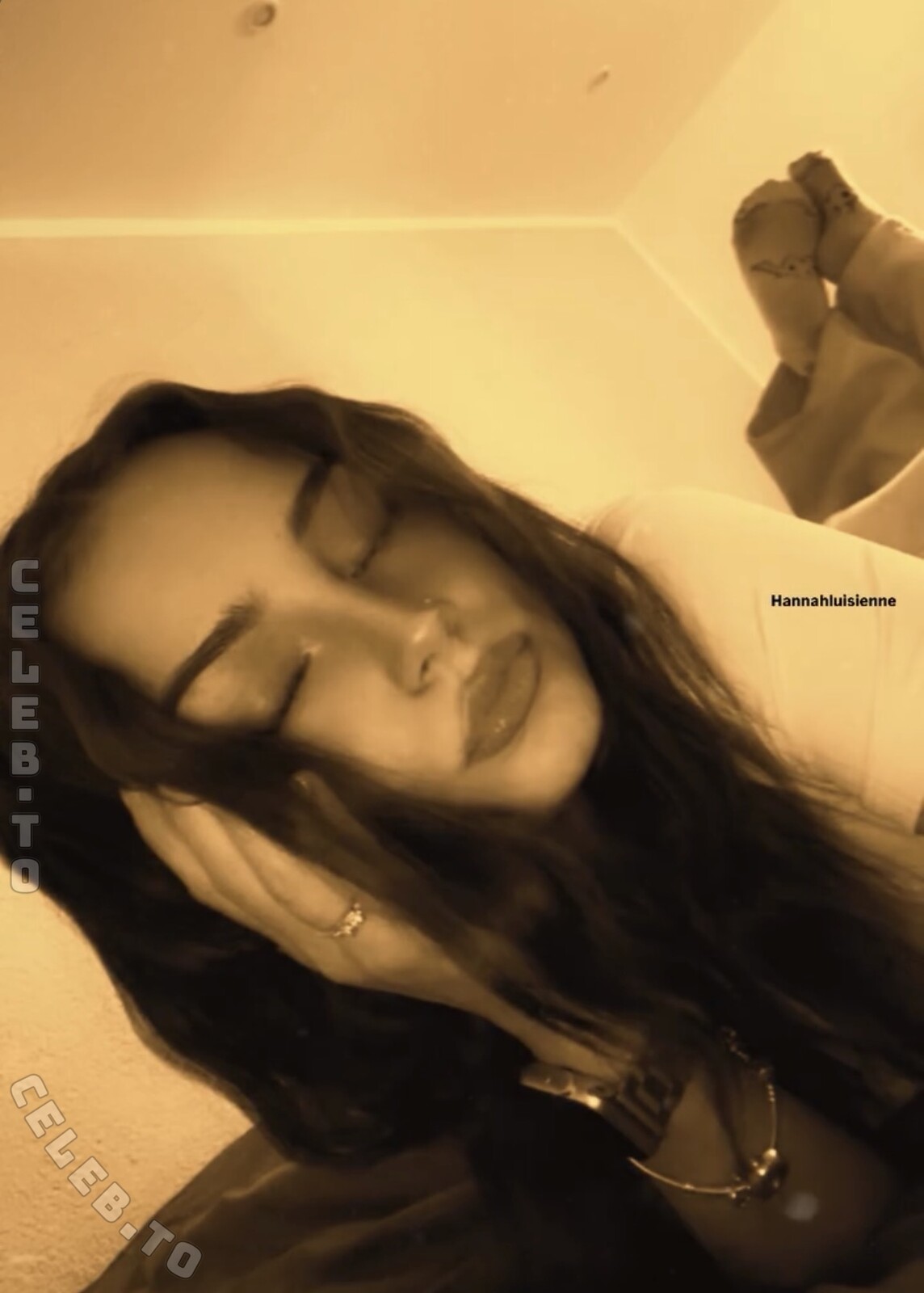 hannahluisienne nude photo 4