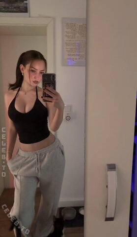 hannahluisienne nude photo 8