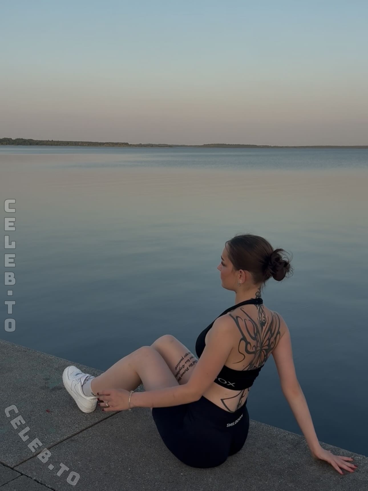 hannahluisienne nude photo 3