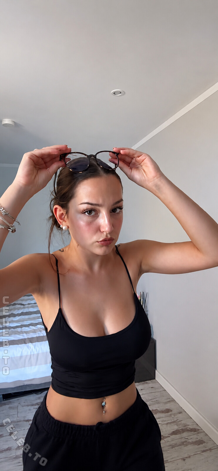 hannahluisienne nude photo 2