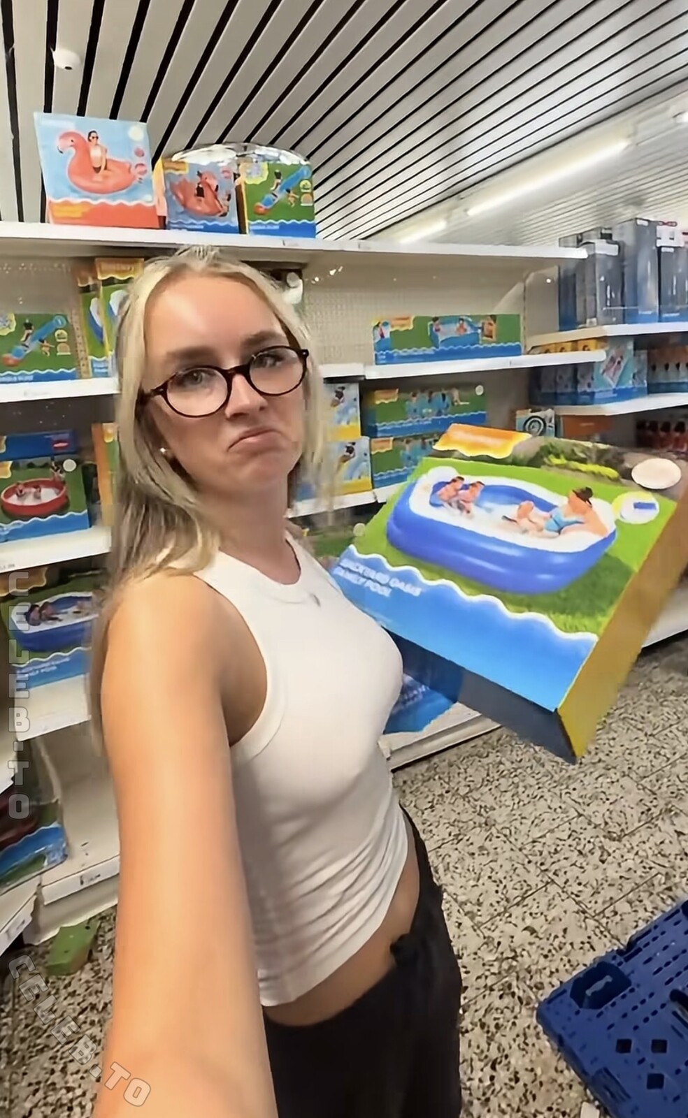 Hannifu nude photo 1