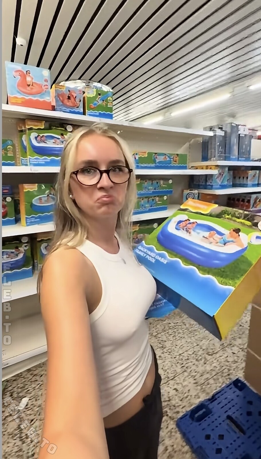Hannifu nude photo 2