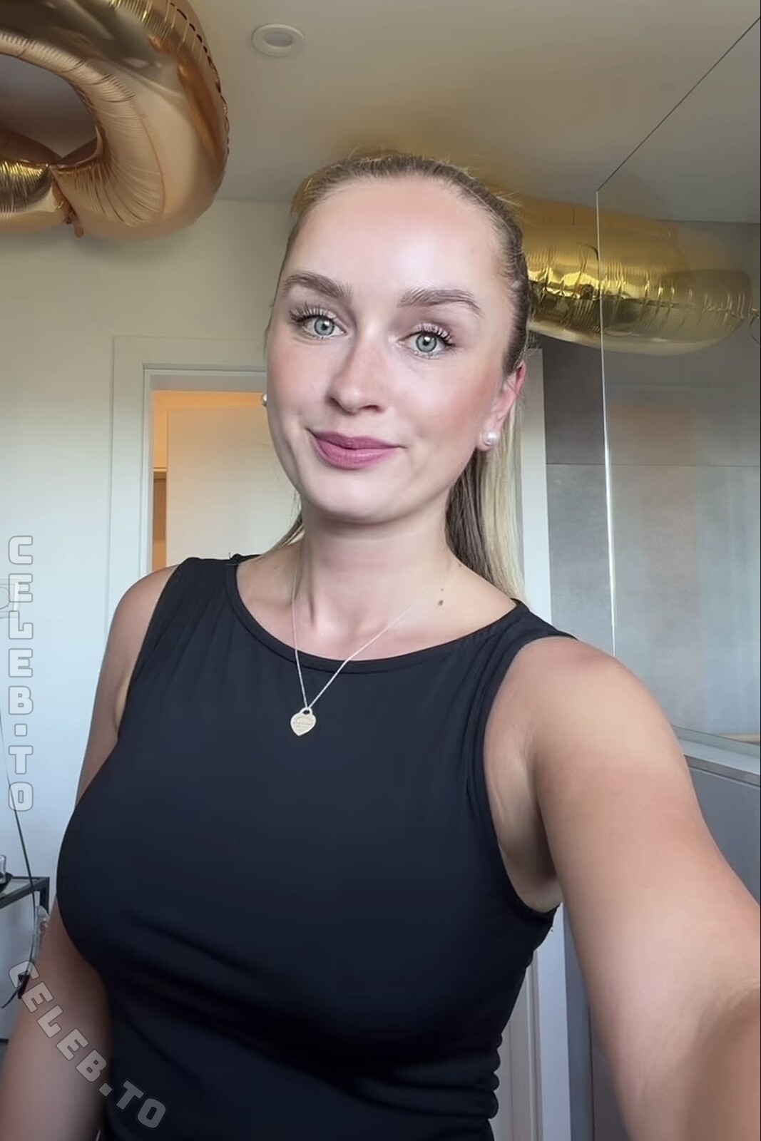 Hannifu nude photo 1