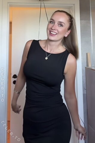 Hannifu nude photo 2