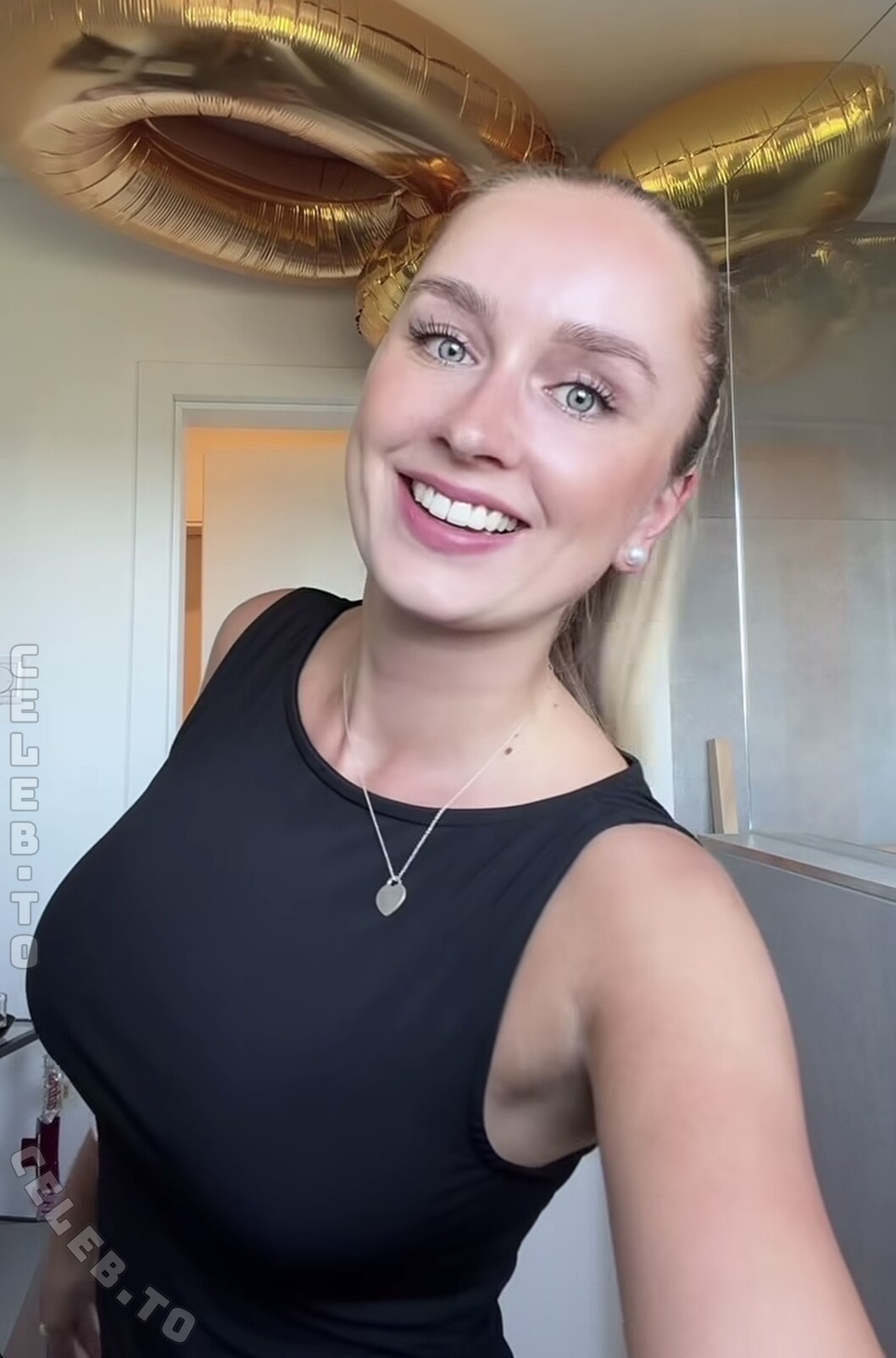 Hannifu nude photo 3
