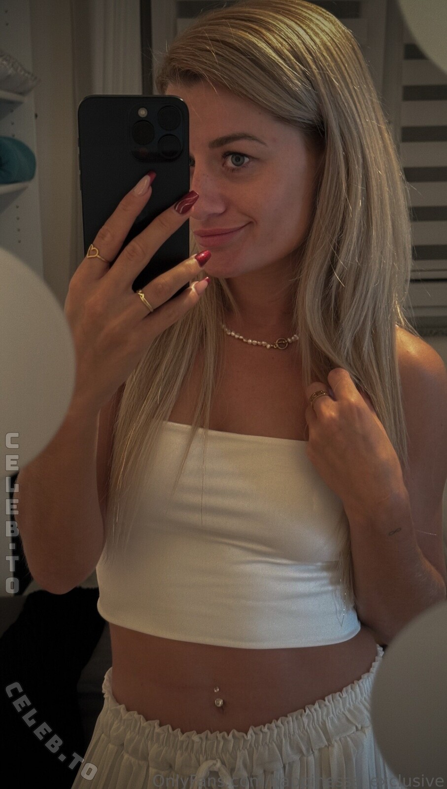 Happi.ness.a nude photo 4